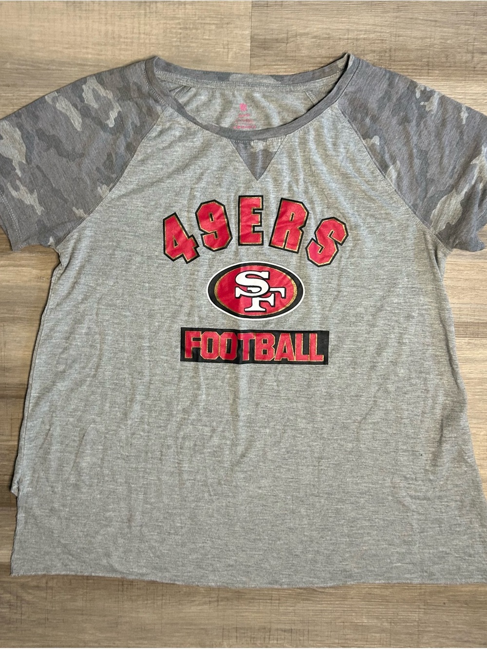 San Francisco 49ers Gray Graphic Football Tee